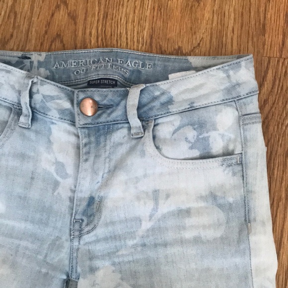 AE Acid Washed Distressed Floral Cropped Jeggings - Picture 4 of 7